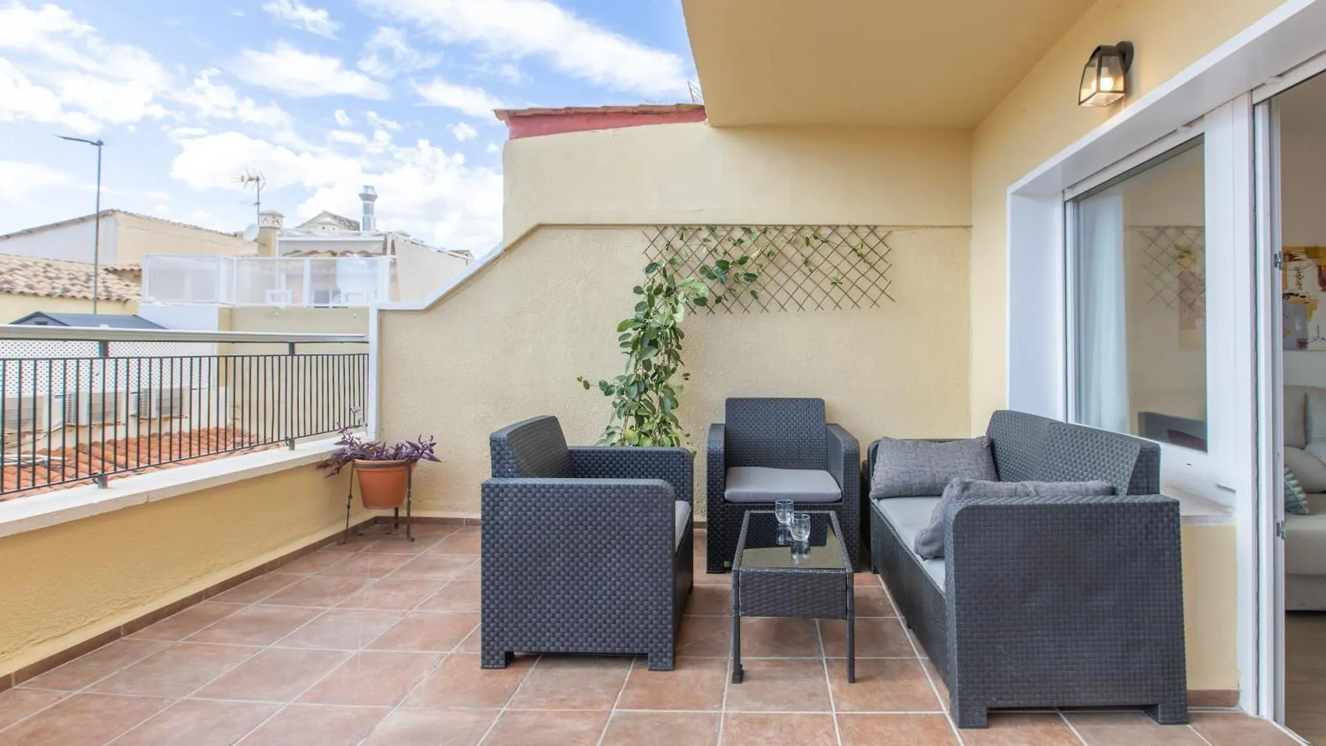 Homely Malaga San Juan De Letran Con Terraza Daire